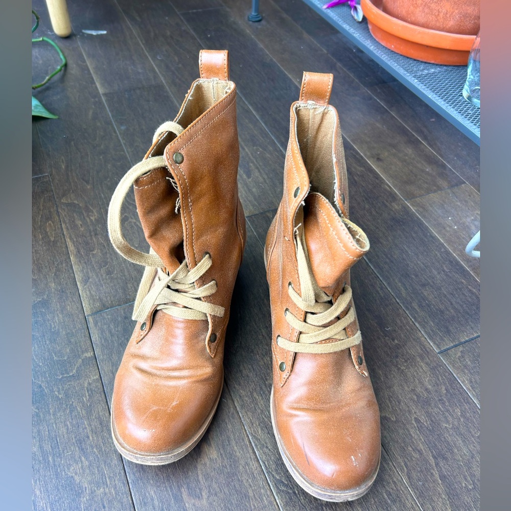 Vintage Roxy Tan Leather Booties
